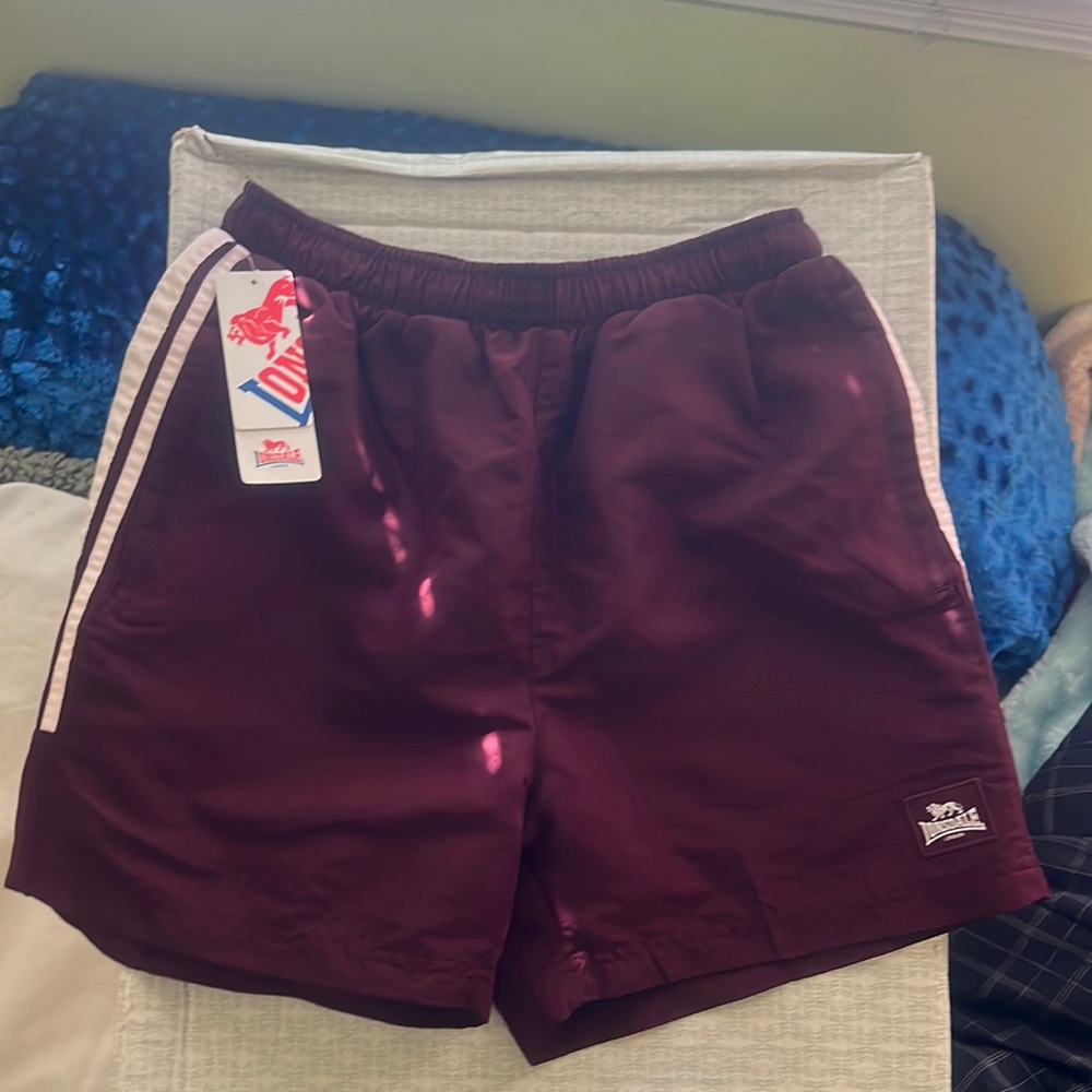NWT MEN’s Lionsdale 7” short with inside lining size SMALL (28-30)